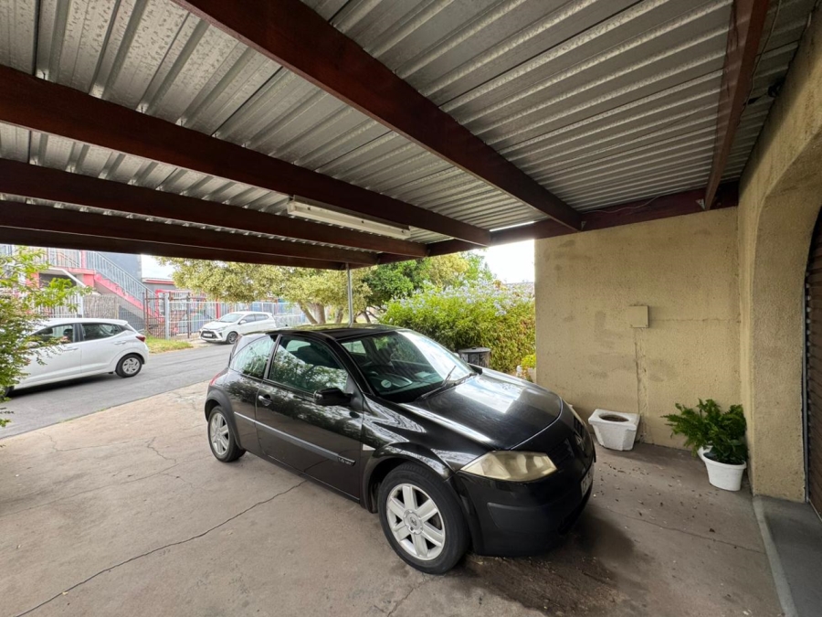 3 Bedroom Property for Sale in Park Village Western Cape